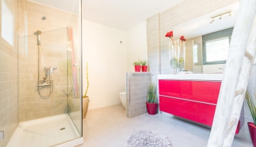 resa victoria rental ibiza Can Roberto bathroom.jpg